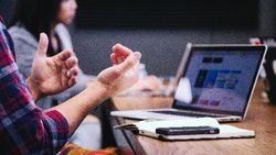 Image de Couverture article Monemprunt.com invente le courtier augmenté
